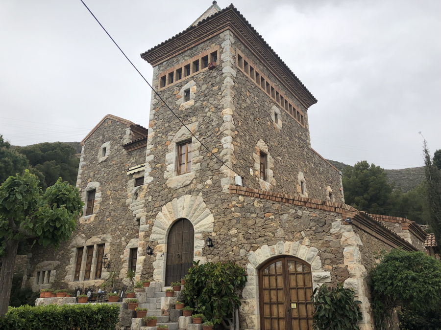 Modernismo-Catalan-Masia-Poal